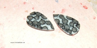 Svart fossil Jaspis, sten 35x21mm, styckpris