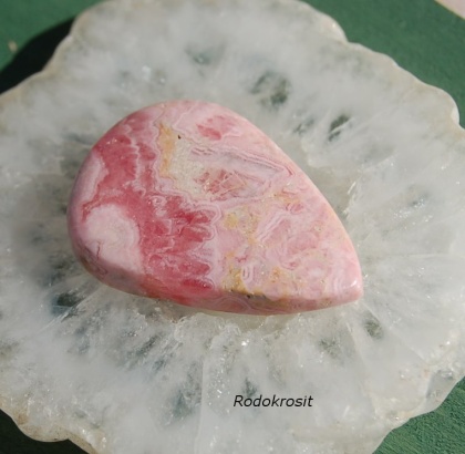 Rodokrosit, en vacker sten som passar till smycken
