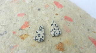 Dalmatian Jaspis sten 21x15mm, styckpris