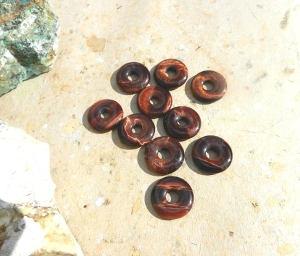 Röd Tigeröga sten donut/amulettsten 20mm