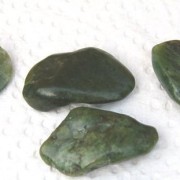 Neprit Jade polerade stenar ca 28 mm, styckpris