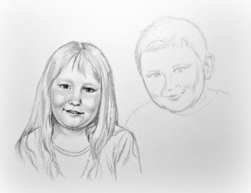 Bit för bit bygger jag upp motivet med skuggor och lyfter ansikter ut ur pappret. Flickan är på god väg, men har en bit kvar. Pojken är ännu bara en enkel skiss som fått sitt läge, proportion och form. Bit för bit bygger jag upp motivet med skuggor och lyfter ansikter ut ur pappret. Flickan är på god väg, men har en bit kvar. Pojken är ännu bara en enkel skiss som fått sitt läge, proportion och form.