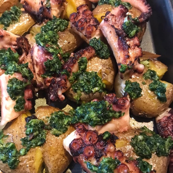 Polvo com batatas a murro – Octopus with smashes potatoes, olive oil and piso Polvo com batatas a murro – Octopus with smashes potatoes, olive oil and piso