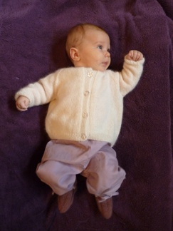 Babytröja med knappor 50% angora - Stickbeskrivning - babytröja med knappor - Stickbeskrivning