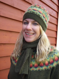 "Vildåpplet" jumper, mössa & halsduk. Foto S. Gustafsson