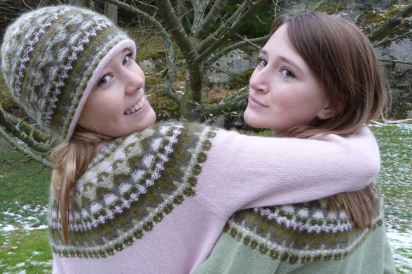 "Canna" pullover and hat. Photo P. Silfverberg