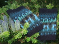 "Skogsmörkret" wristlets. Photo S. Gustafsson