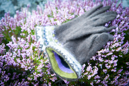 "Allvaret" gountlet gloves. Photo Karin Björk