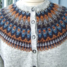 Dean jumper/kofta finns även med svart bf, mf i angora/merino