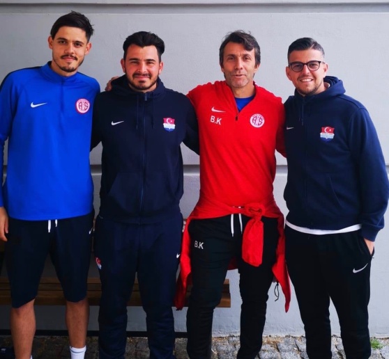 Fr. v: Bahadir Özturk, Adem Özay, Bülent Korkmaz, Nesat Spahiu. Fr. v: Bahadir Özturk, Adem Özay, Bülent Korkmaz, Nesat Spahiu.