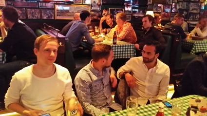 Kristian Anderssons dimmiga blick ser du till vänster, och en bromance mellan Viktor Åhlander-Cevallos och kapten Sebastian Asplund till höger. Från 2014 års leger. Kristian Anderssons dimmiga blick ser du till vänster, och en bromance mellan Viktor Åhlander-Cevallos och kapten Sebastian Asplund till höger. Från 2014 års leger.