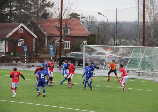 Jonatan Holm när han trycker in in 1-1 i början av andra halvlek. Jonatan Holm när han trycker in in 1-1 i början av andra halvlek.