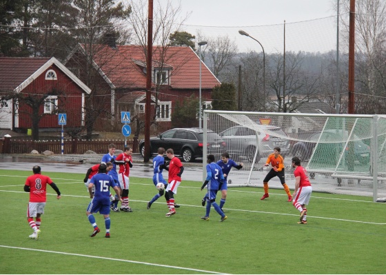 Jonatan Holm när han trycker in in 1-1 i början av andra halvlek. Jonatan Holm när han trycker in in 1-1 i början av andra halvlek.