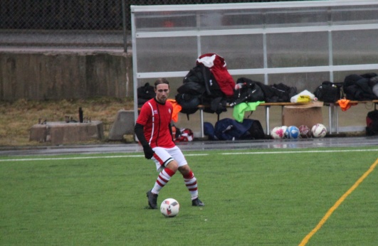 Jonatan Holm under en försäsongsmatch. Jonatan Holm under en försäsongsmatch.