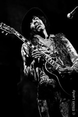 jimi-hendrix-playing-gibson-1968_elliott landy jimi-hendrix-playing-gibson-1968_elliott landy
