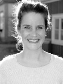 Kursledare Nina Särkimäki. Frilansande skådespelare och teaterpedagog. Utbildad på Teaterhögskolan i Helsingfors, verksam som kursledare och skådespelare i bl.a Improverket. Med stöd VGR kultur. Kursledare Nina Särkimäki. Frilansande skådespelare och teaterpedagog. Utbildad på Teaterhögskolan i Helsingfors, verksam som kursledare och skådespelare i bl.a Improverket. Med stöd VGR kultur.