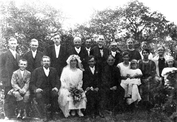 Bild 2013 från Bengt Jonsson, son till brudparet, född 1931 i Ivarstorp