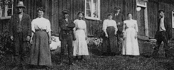 Delförstoring Johan August, Eugenia samt Oscar, Jenny och Alida samt Christina med familj från Stockholm före 1920