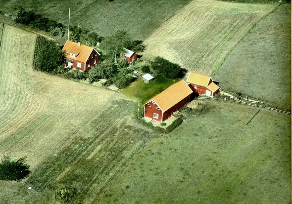 Del av flygbild från tavla som idag hänger i Björkedalen via Kerstin Lidberg, född Lann. Klicka på bilden för att se den större!