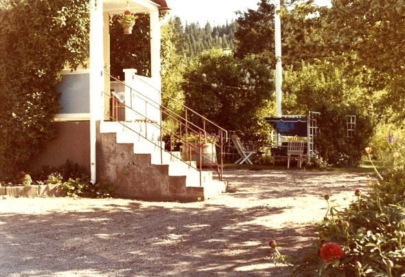  Bild från Ethel född Johansson i Vibonätt, idag Gustafsson, Pickabacken, Varnhem 2013