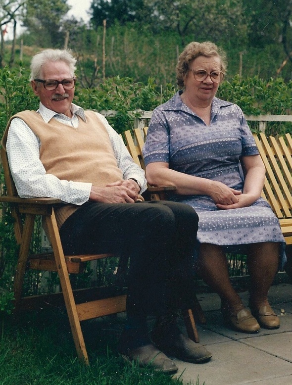 Arvid Johansson och hans fru Agda Johansson. Bild från Ethel född Johansson i Vibonätt, idag Gustafsson, Pickabacken, Varnhem 2013 Arvid Johansson och hans fru Agda Johansson. Bild från Ethel född Johansson i Vibonätt, idag Gustafsson, Pickabacken, Varnhem 2013