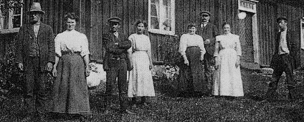Delförstoring Johan August, Eugenia samt Oscar, Jenny och Alida samt Christina med familj från Stockholm före 1920