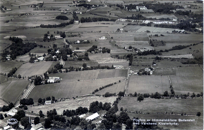 A. 28 (0) Endast digital bild! 1930-tal. Flygfoto från Himmelskällan med ustikt över Varnhem. Insatt av Kent Friman, 2014-02-24.
