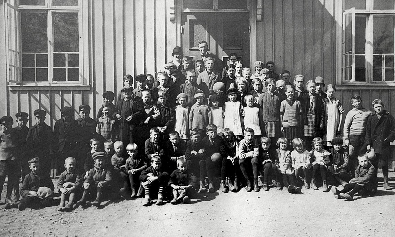 F. 0 (5) Finns i gul pärm. Elever vid Varnhems skola 1928 - troligen vårterminen.