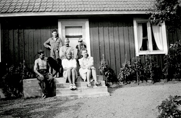 Bild från bröderna Lundbergs familjealbum, Ulfstorp, 2014.