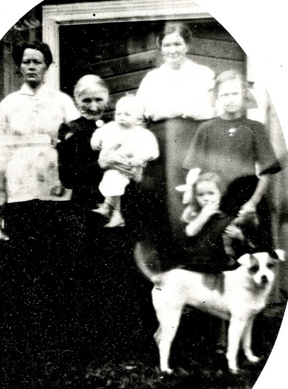 Bild från Irma Meyer, 92 år, Skövde - adoptivdotter till Emma Johansson, vid besök i Skövde 2014