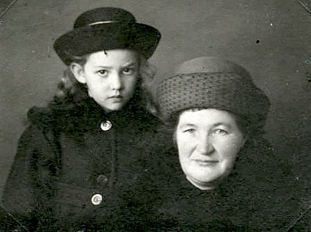 Bild från Irma Meyer, 92 år, Skövde - adoptivdotter till Emma Johansson, vid besök i Skövde 2014