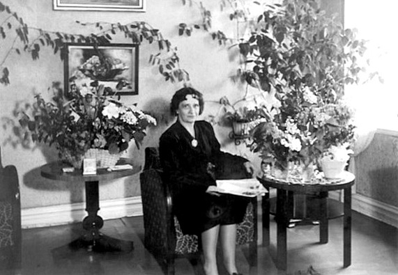 Elvira i Skövde på sin 60-årsdag 1948 - bild från Marianne Ledhagen - gift med Elviras son Sten Ledhagen