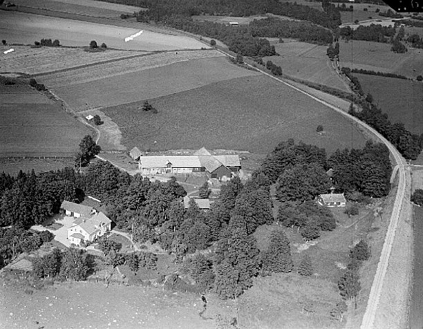 Prästgården i Varnhem 1938, AB Flygtrafik Dals Långed, Västergötlands Museum - bildarkivet/bildnummer: A145051:1622