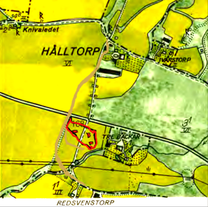Baserat på tidiga kartor borde en inritning (KF) av Stora Hålltorps tre bostadshus (1779) på 1960 års karta kunnat se ut så här.