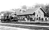 Bild från historiskt.nu - Gnesta station 1900. Klicka på bilden för större bild!