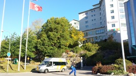 Besöksksadressen är Bockholmsv 1 (Himlabacken 6), T-bana Bergshamra, buss 503, 540.