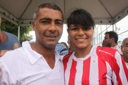 Romario sammen med vår egen Allesandra Krapp Figueiredo, Bildet tatt under Favelacupen. Foto Futuro Rio Romario sammen med vår egen Allesandra Krapp Figueiredo, Bildet tatt under Favelacupen. Foto Futuro Rio