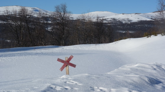 Säsongens snöskottning till dags dato, ca 2 meter hög