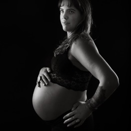 gravidfotografering i studio, fotograf Marika T Styhr