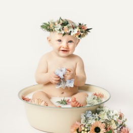 bebisfotografering med mjölkbad Falun