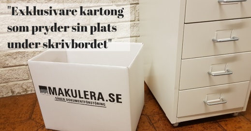 Många kunder har efterfrågat en exklusivare kartong att ha på kontoret eller under skrivbordet. Nu är Skrivbordslådan här. Många kunder har efterfrågat en exklusivare kartong att ha på kontoret eller under skrivbordet. Nu är Skrivbordslådan här.
