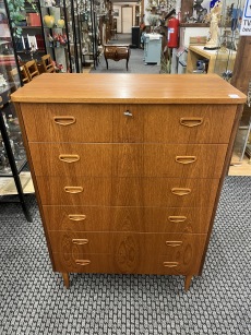 36782. Teak byrå