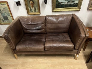 48301. Brun läder soffa(såld)