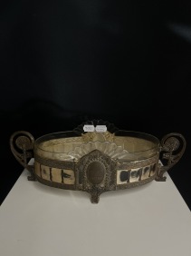60801. Jardiniere
