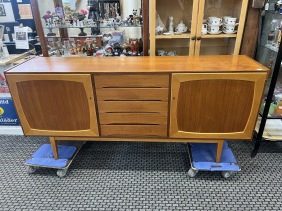 61251. Sideboard Teak