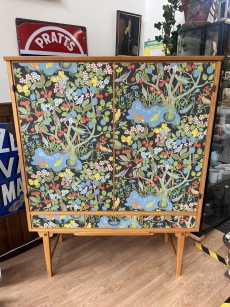 6305. Teak skåp, tapetserat Josef frank