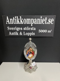 63861. ”The holy family” ägg speldosa