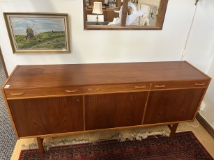 64731. Sideboard teak