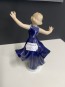 65681. Porslin figurin