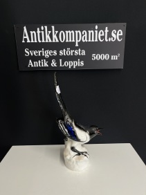 66441. Porslins figurin